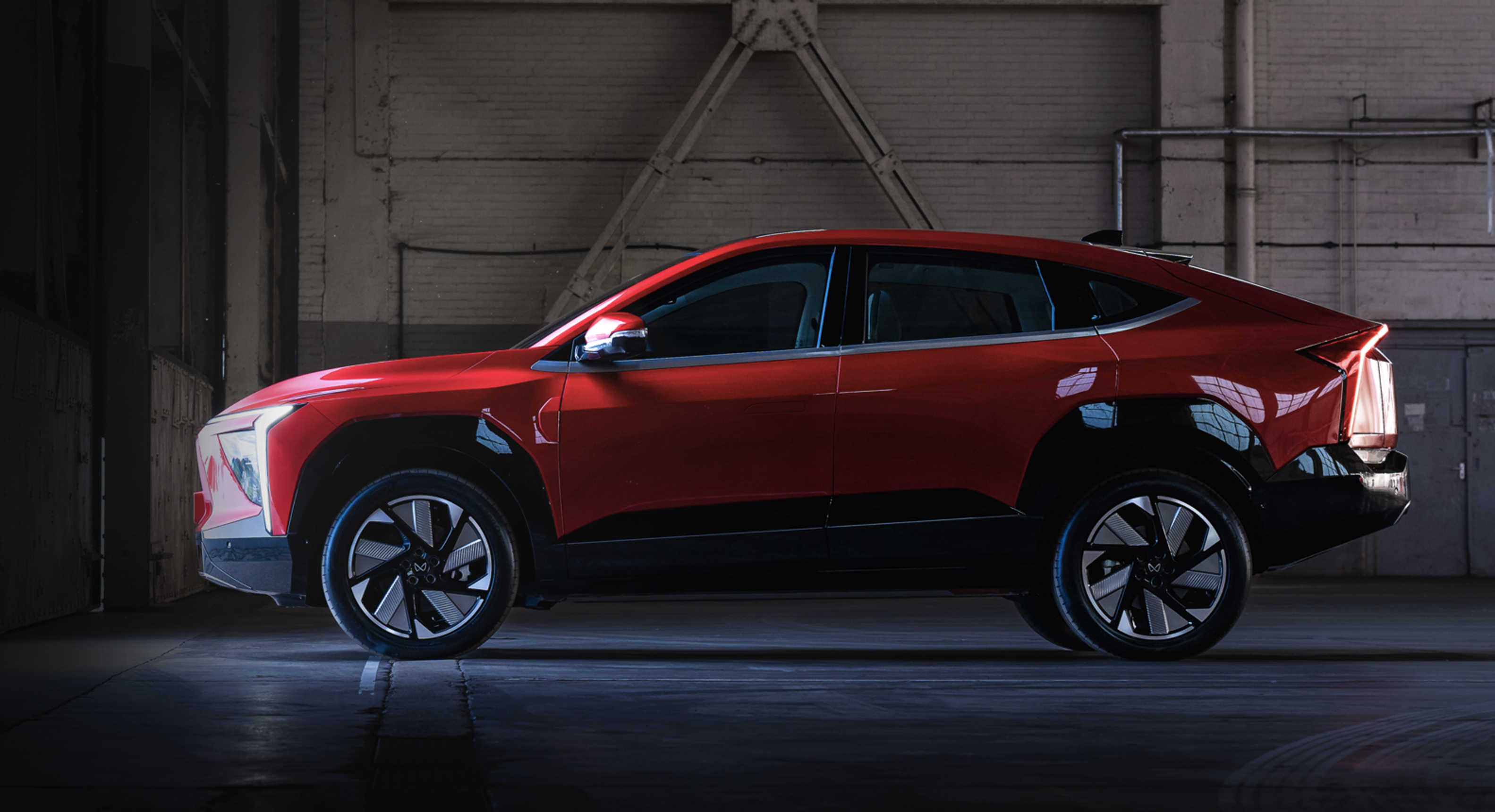 Mahindra XEV 9e Review - Price, Range, Features & More